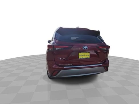 Used 2024 Toyota Highlander Platinum image 7