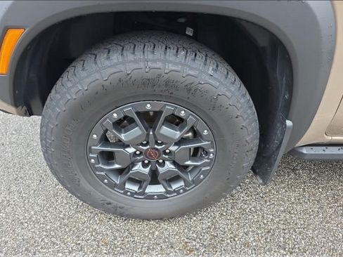 Used 2023 Nissan Frontier PRO-4X w/ Pro-4X Premium Package AWD/4WD image 2