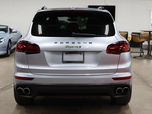 Used 2017 Porsche Cayenne S Platinum image 4