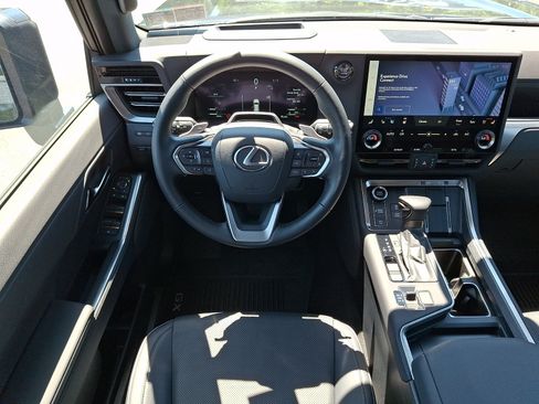 Used 2025 Lexus GX 550 w/ Accessory Package (2T) AWD/4WD image 12
