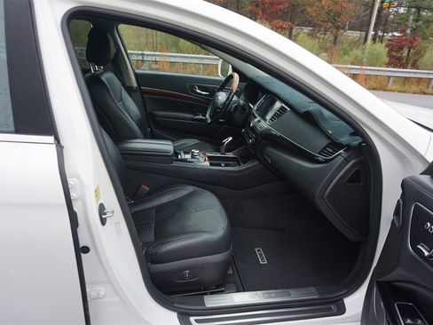 Used 2016 Kia K900 Luxury w/ Luxury VIP Package image 19