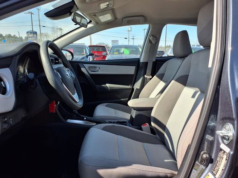 Used 2017 Toyota Corolla LE image 6