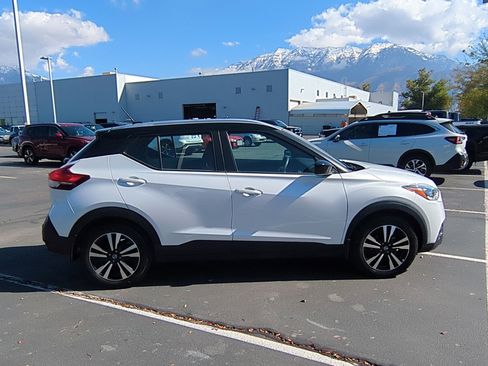 Used 2020 Nissan Kicks SV image 2