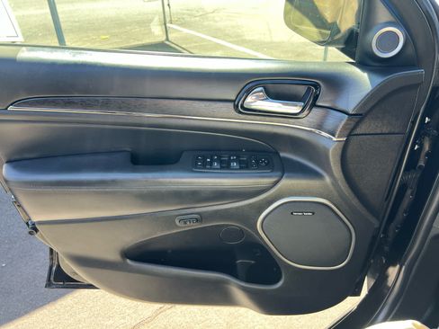 Used 2019 Jeep Grand Cherokee High Altitude AWD/4WD image 15