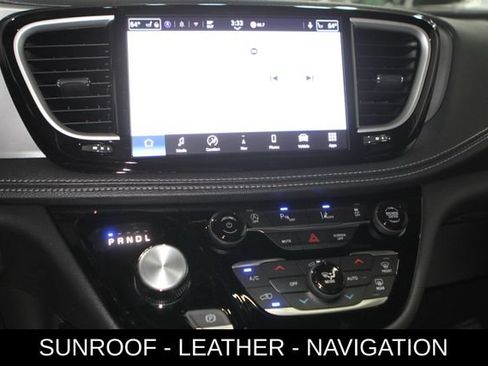 New 2027 Chrysler Pacifica Limited AWD/4WD image 19