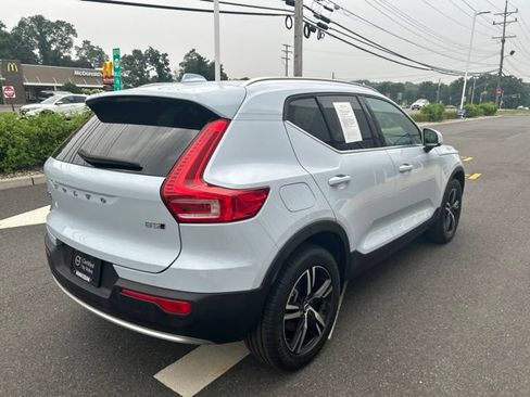 Certified 2025 Volvo XC40 B5 Core AWD/4WD image 5