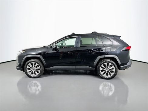 Used 2023 Toyota RAV4 XLE Premium image 4