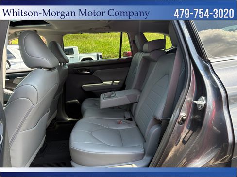 Used 2022 Toyota Highlander XLE AWD/4WD image 35