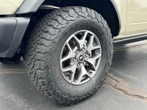 Used 2025 Ford Bronco Badlands image 30