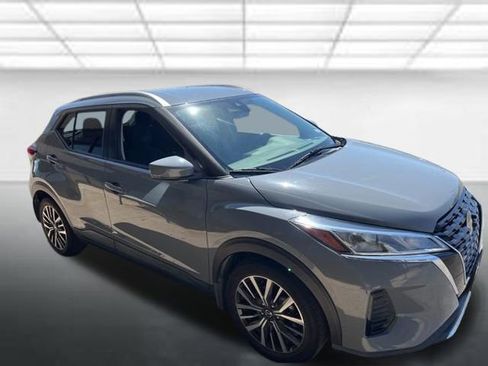 Used 2021 Nissan Kicks SV image 1