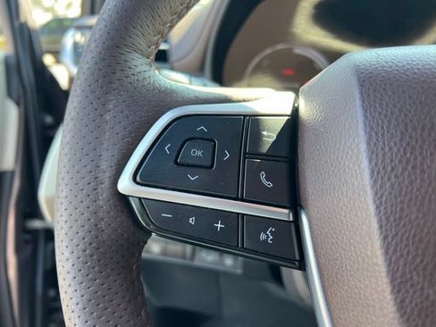 Used 2022 Toyota Sienna Platinum AWD/4WD image 14