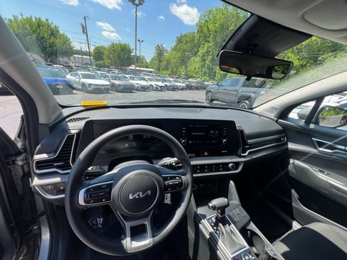 Used 2025 Kia Sportage LX FWD image 28