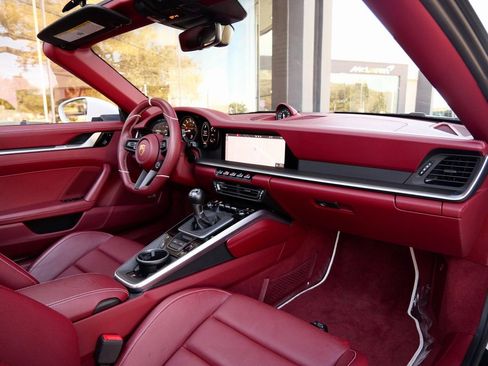 Used 2021 Porsche 911 Targa 4S image 25