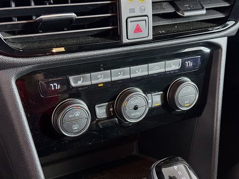 Used 2024 Volkswagen Taos SE image 23