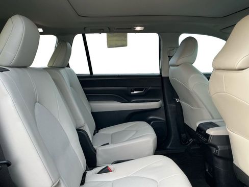 Used 2024 Toyota Grand Highlander XLE image 19