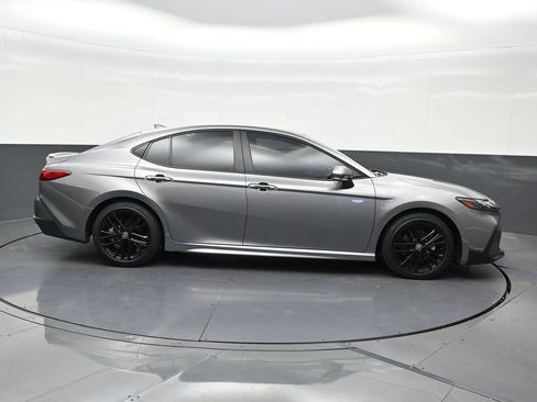 Used 2025 Toyota Camry SE FWD image 7