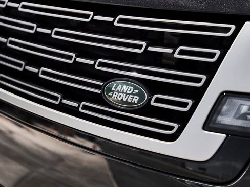 Used 2024 Land Rover Range Rover SE AWD/4WD image 8