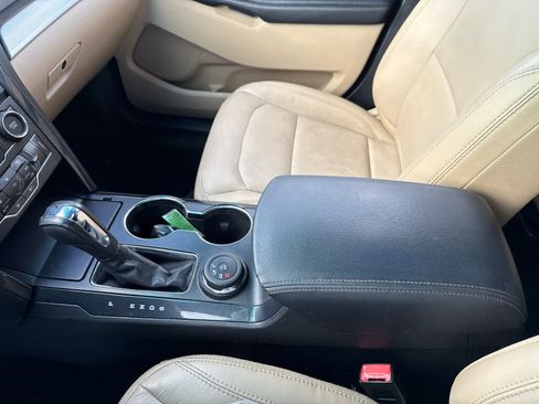 Used 2016 Ford Explorer XLT w/ Equipment Group 202A image 22