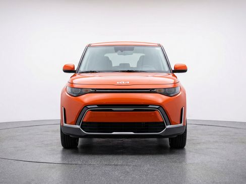 Used 2025 Kia Soul LX w/ LX Technology Package image 2