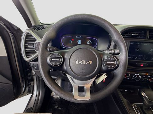 Used 2025 Kia Soul LX w/ LX Technology Package image 13