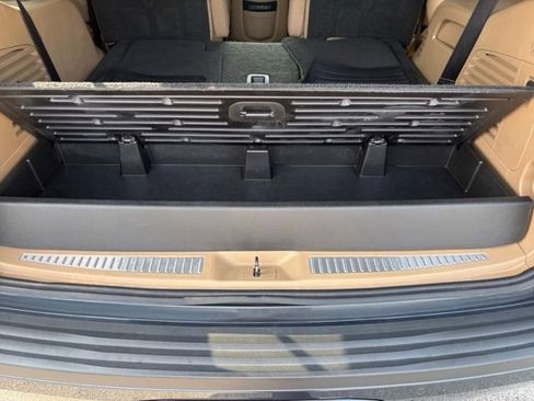Used 2019 Cadillac Escalade Platinum AWD/4WD image 18