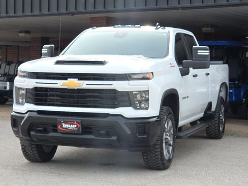 Used 2025 Chevrolet Silverado 2500 Custom w/ Custom Value Package image 3