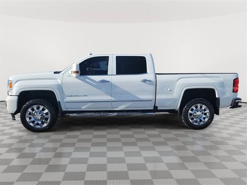 Used 2019 GMC Sierra 2500 Denali image 3