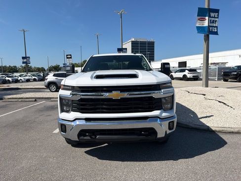Used 2025 Chevrolet Silverado 2500 LT w/ Convenience Package AWD/4WD image 2