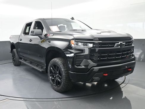 Used 2024 Chevrolet Silverado 1500 LT Trail Boss w/ Convenience Package II image 9