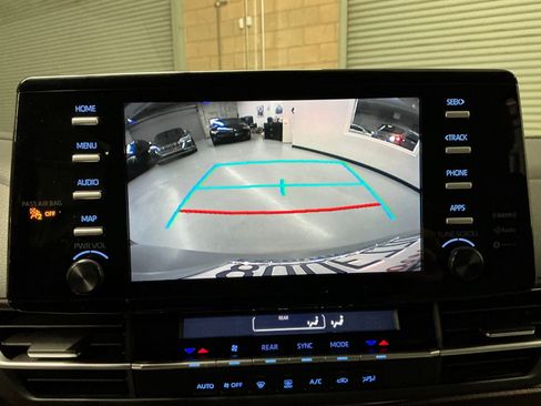 Used 2021 Toyota Sienna LE image 29