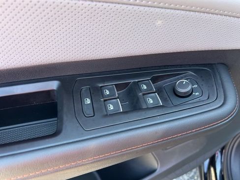 Used 2025 Volkswagen Atlas Peak Edition SE AWD/4WD image 12