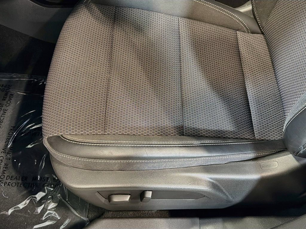 Used 2023 Buick Envision Preferred FWD image 17