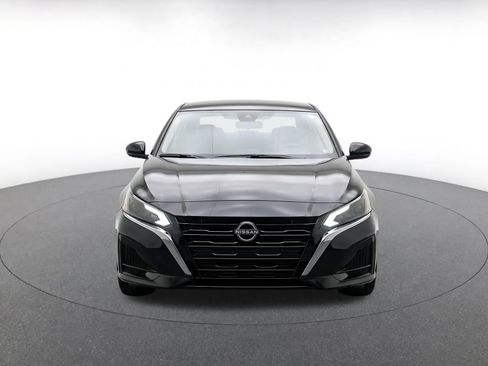Used 2025 Nissan Altima 2.5 SV FWD image 2