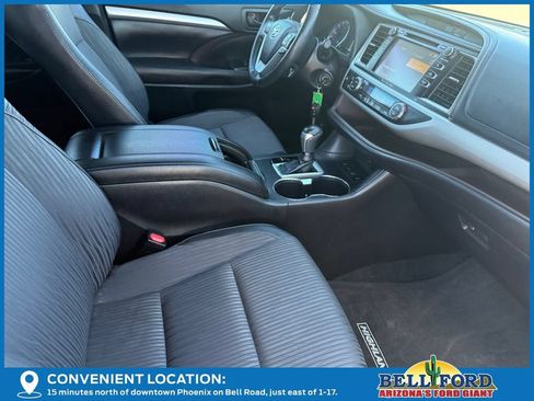 Used 2019 Toyota Highlander Plus w/ Carpet Mat Package (TMS) AWD/4WD image 7