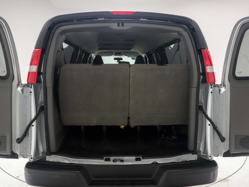 Used 2019 Chevrolet Express 3500 LS RWD image 11