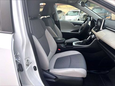 Used 2023 Toyota RAV4 XLE w/ Convenience Package FWD image 10