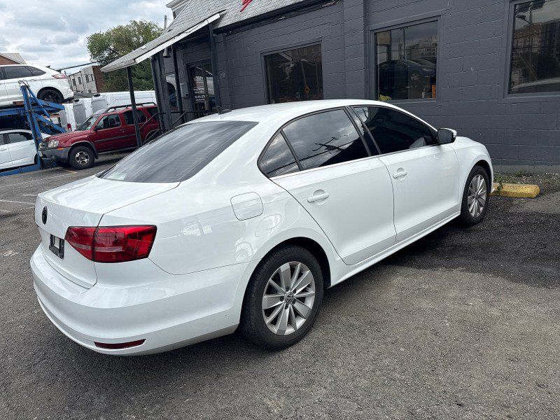 Used 2015 Volkswagen Jetta TDI SE FWD image 3