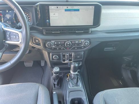 Used 2024 Jeep Wrangler Unlimited Sahara AWD/4WD image 11