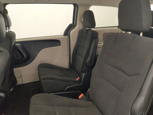 Used 2018 Dodge Grand Caravan SE w/ UConnect Hands-Free Group FWD image 18