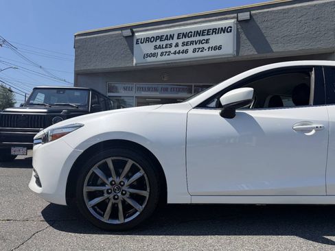 Used 2018 MAZDA MAZDA3 Touring FWD image 9