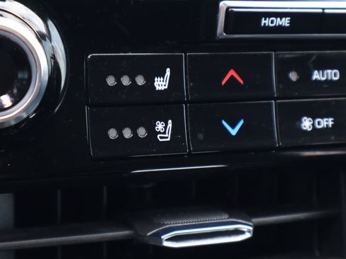 Used 2022 Toyota Highlander Limited image 31