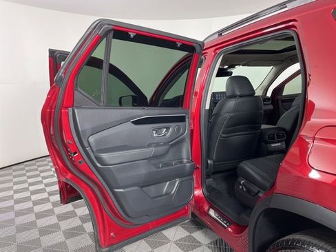 Used 2025 Honda Pilot Touring image 38