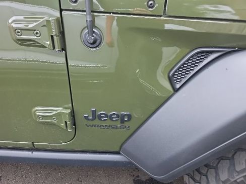 Used 2021 Jeep Wrangler Unlimited Sport AWD/4WD image 15