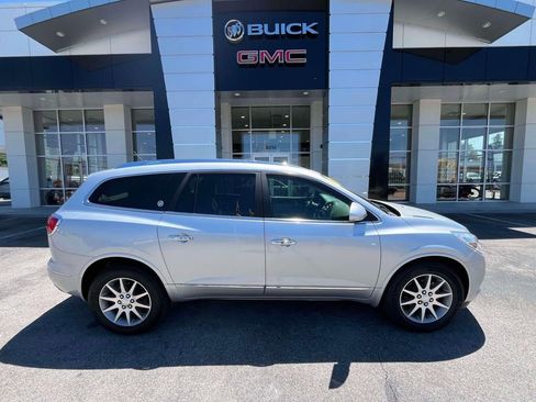 Used 2014 Buick Enclave Leather w/ Trailering Provision Package FWD image 2