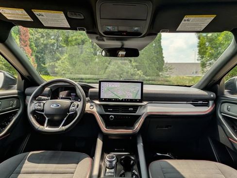 Used 2025 Ford Explorer ST-Line AWD/4WD image 13