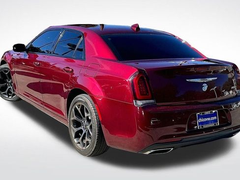 Used 2019 Chrysler 300 Touring w/ Sport Appearance Package RWD image 4