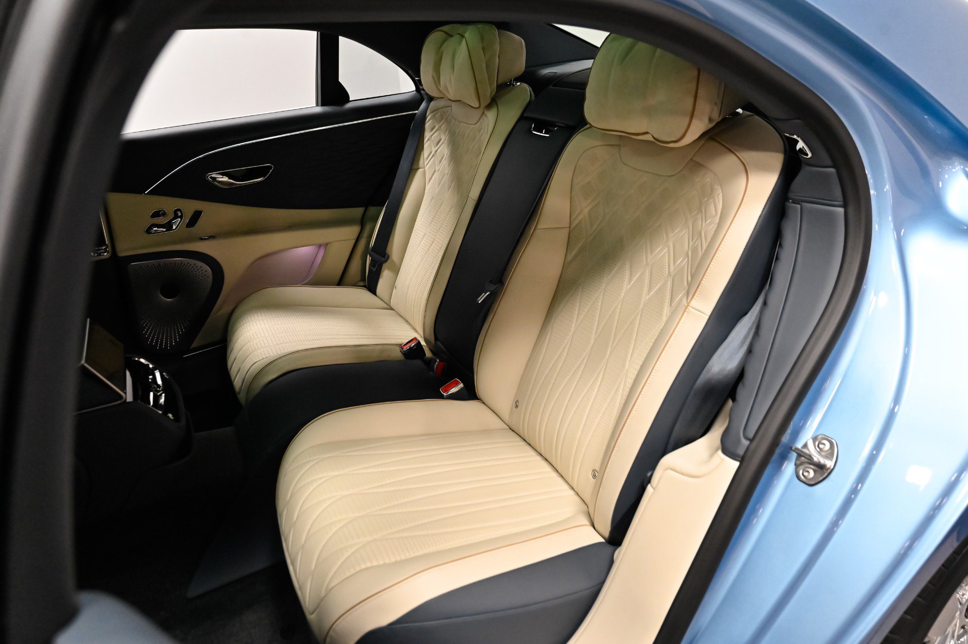 Used 2022 Bentley Flying Spur V8 AWD/4WD image 33