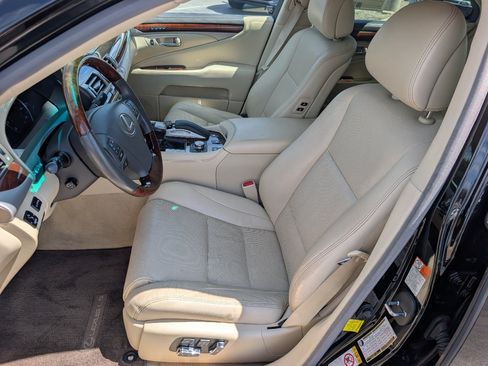 Used 2017 Lexus LS 460 w/ Comfort Package RWD image 2