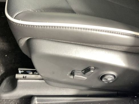 New 2025 Chrysler Pacifica Limited image 31