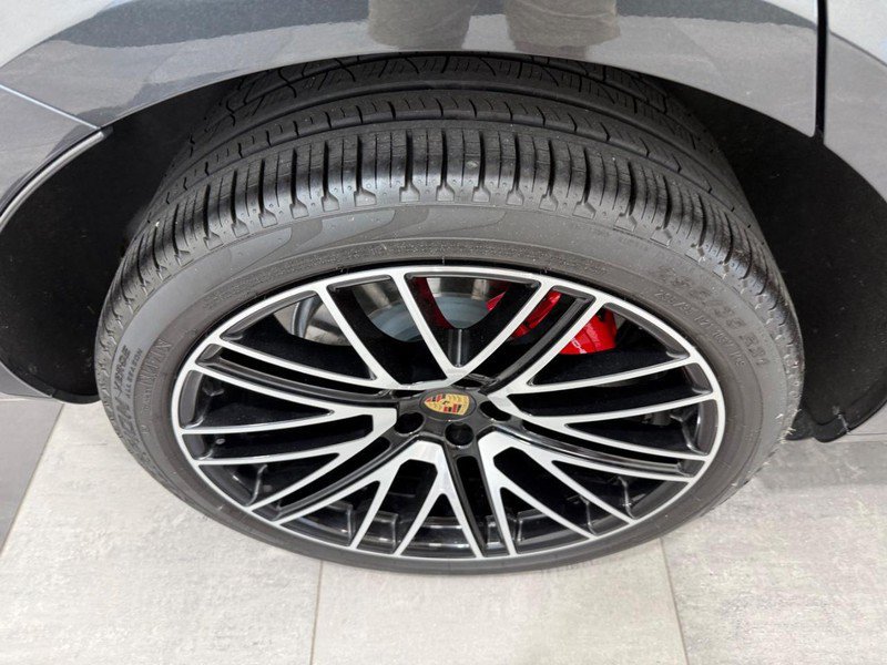 Certified 2024 Porsche Macan GTS AWD/4WD image 8